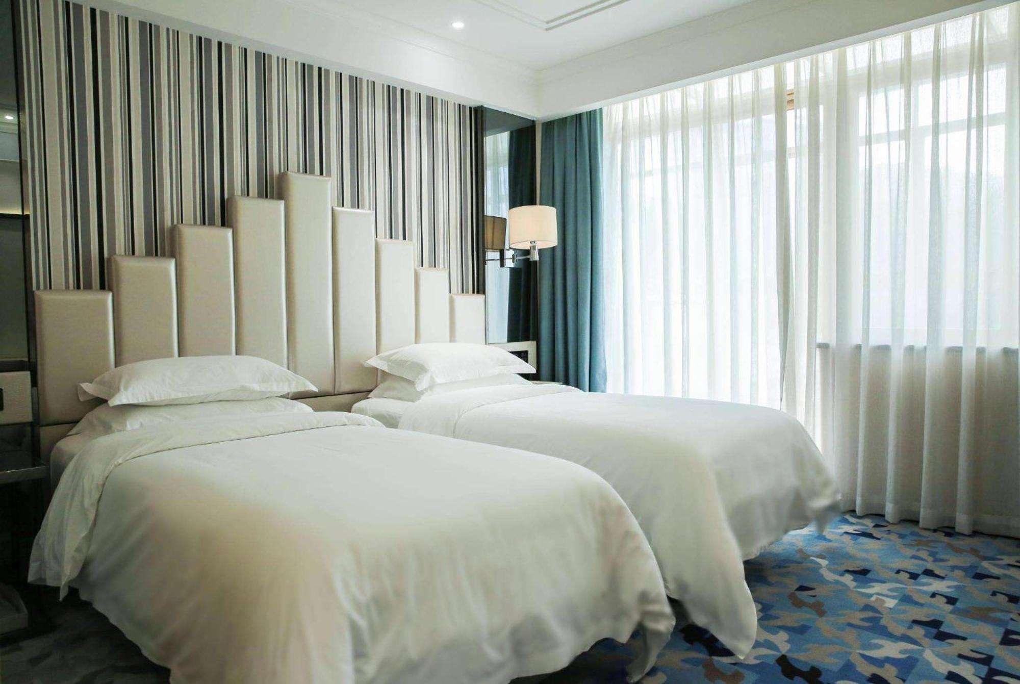 Ramada Shenzhen Baoan Exterior foto